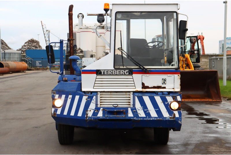 Terberg TRT89 - Tracteur portuaire: photos 2 Terberg TRT89 - Tracteur portuaire: photos 2