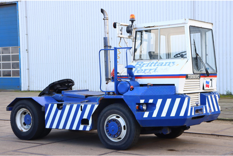 Terberg TRT89 - Tracteur portuaire: photos 1 Terberg TRT89 - Tracteur portuaire: photos 1