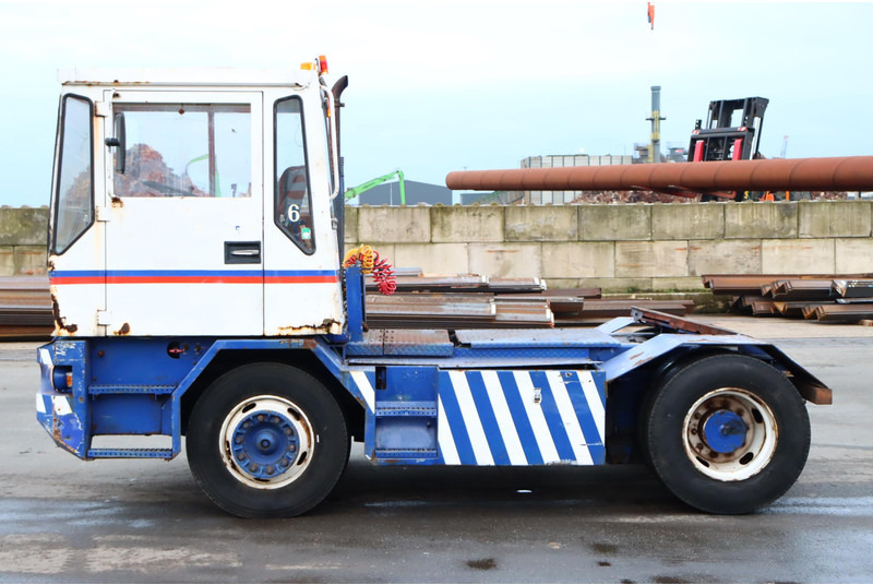 Terberg TRT89 - Tracteur portuaire: photos 4 Terberg TRT89 - Tracteur portuaire: photos 4