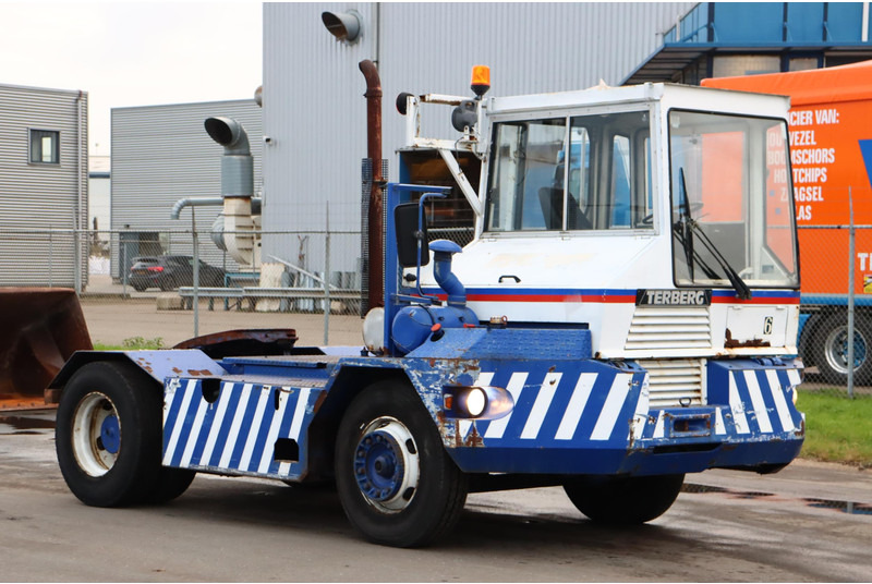 Terberg TRT89 - Tracteur portuaire: photos 1 Terberg TRT89 - Tracteur portuaire: photos 1