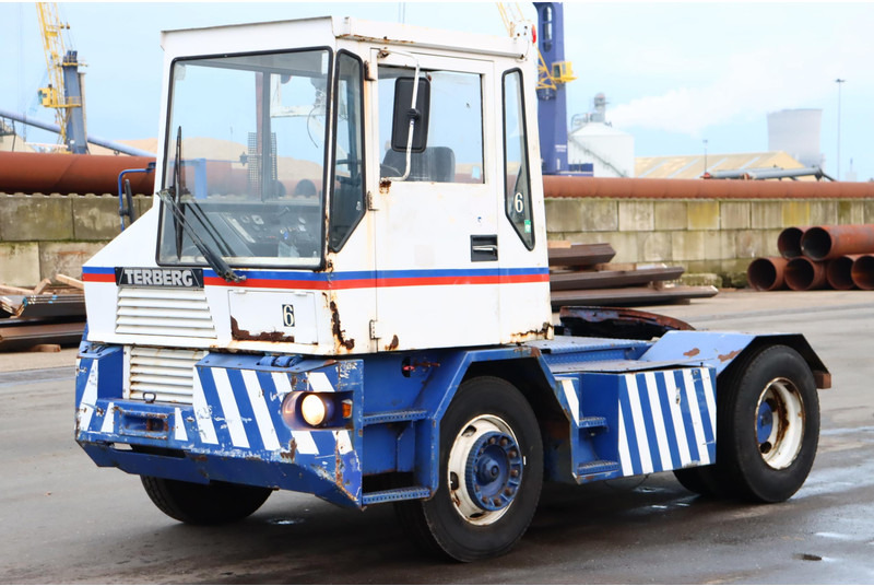 Terberg TRT89 - Tracteur portuaire: photos 3 Terberg TRT89 - Tracteur portuaire: photos 3