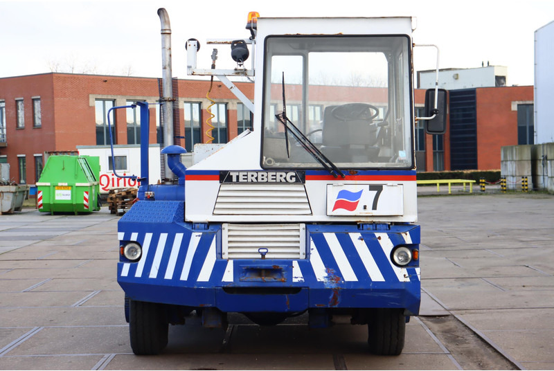 Terberg TRT89 - Tracteur portuaire: photos 2 Terberg TRT89 - Tracteur portuaire: photos 2
