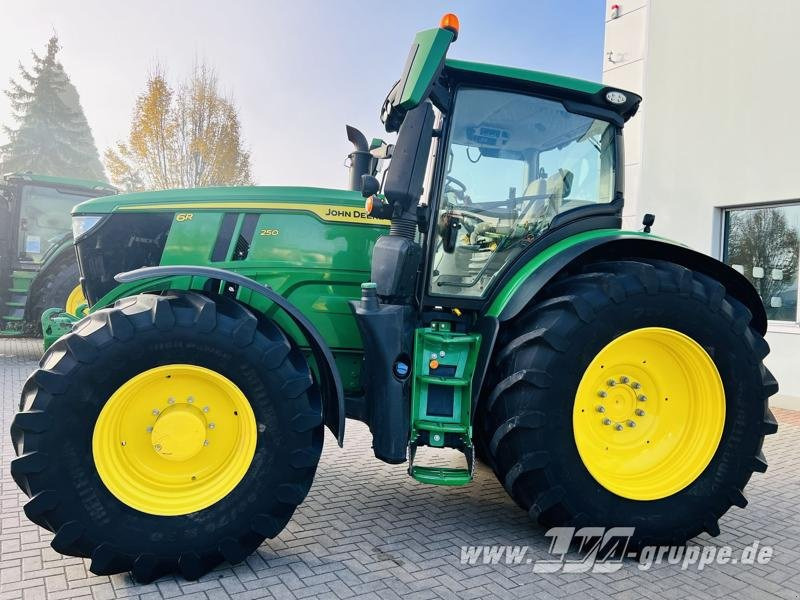 John Deere 6R 250 - Tracteur agricole: photos 3 John Deere 6R 250 - Tracteur agricole: photos 3