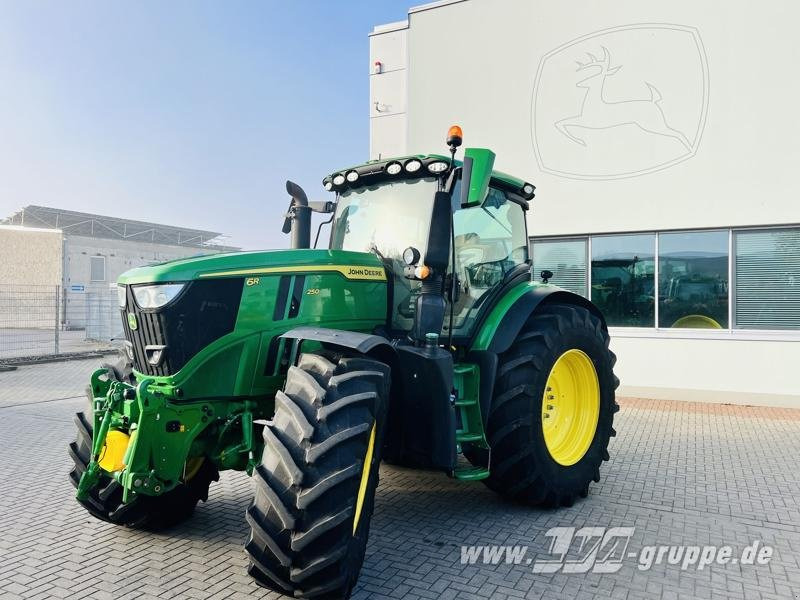 John Deere 6R 250 - Tracteur agricole: photos 2 John Deere 6R 250 - Tracteur agricole: photos 2