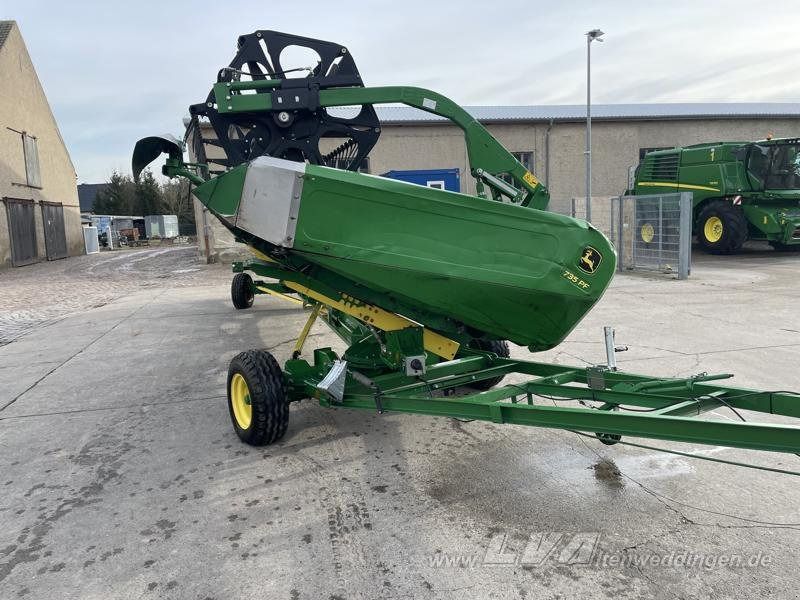 John Deere 735 PremiumFlow - Moissoneuse: photos 1 John Deere 735 PremiumFlow - Moissoneuse: photos 1
