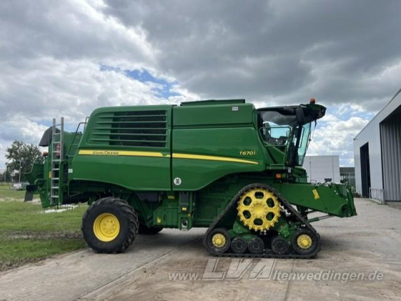 John Deere T670 - Moissonneuse-batteuse: photos 2 John Deere T670 - Moissonneuse-batteuse: photos 2