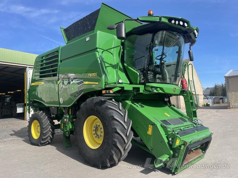 John Deere T670 i - Moissonneuse-batteuse: photos 1 John Deere T670 i - Moissonneuse-batteuse: photos 1
