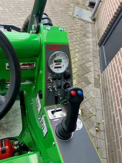 AVANT 423 TDL miniloader - Valet de ferme: photos 4 AVANT 423 TDL miniloader - Valet de ferme: photos 4