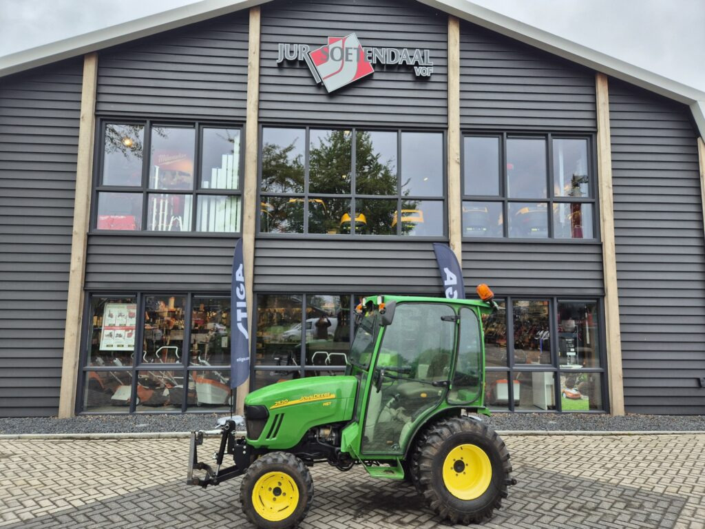 JOHN DEERE 2520 - Micro tracteur: photos 1 JOHN DEERE 2520 - Micro tracteur: photos 1