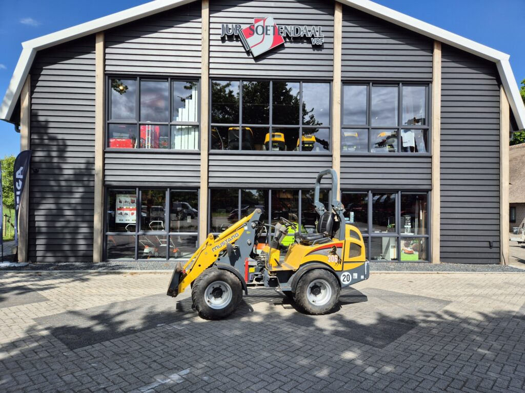 MUSTANG AL 306 miniloader - Valet de ferme: photos 1 MUSTANG AL 306 miniloader - Valet de ferme: photos 1