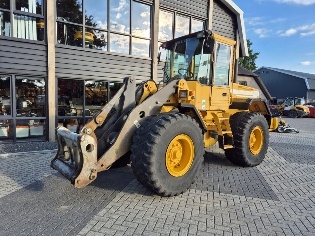 VOLVO L70C - Chargeuse sur pneus: photos 2 VOLVO L70C - Chargeuse sur pneus: photos 2