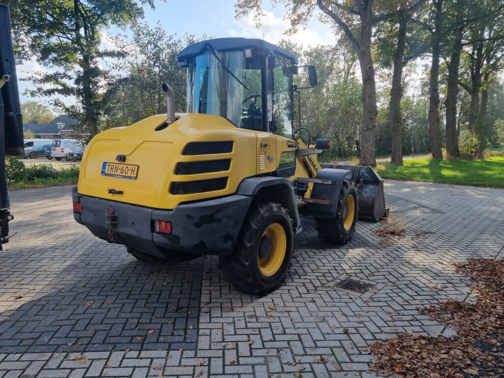 YANMAR V120 - Chargeuse sur pneus: photos 2 YANMAR V120 - Chargeuse sur pneus: photos 2