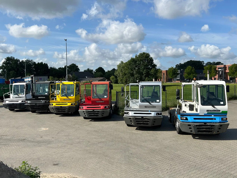 Terberg YT 182 10 x ON STOCK | 2006 | 2008 | 2011 | 2013 | 2019 | 2020 | - Tracteur portuaire: photos 3 Terberg YT 182 10 x ON STOCK | 2006 | 2008 | 2011 | 2013 | 2019 | 2020 | - Tracteur portuaire: photos 3
