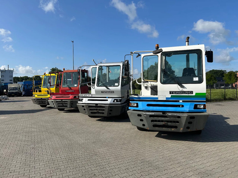 Terberg YT 182 10 x ON STOCK | 2006 | 2008 | 2011 | 2013 | 2019 | 2020 | - Tracteur portuaire: photos 1 Terberg YT 182 10 x ON STOCK | 2006 | 2008 | 2011 | 2013 | 2019 | 2020 | - Tracteur portuaire: photos 1