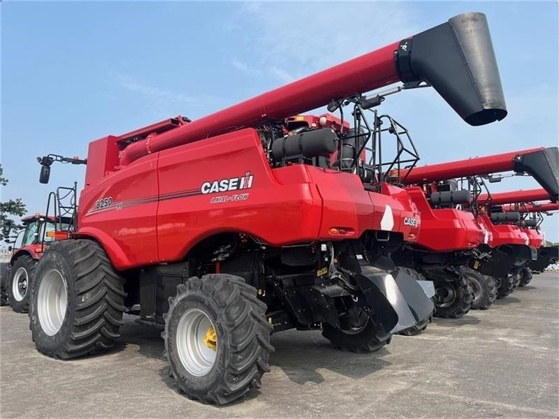 Case IH 8250 Axial-Flow New and unused combine - Moissonneuse-batteuse: photos 2 Case IH 8250 Axial-Flow New and unused combine - Moissonneuse-batteuse: photos 2