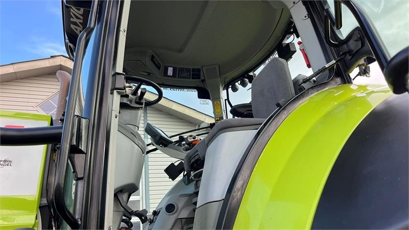 Claas Axion 930 CMatic Med næsten nye dæk, frontlift og - Tracteur agricole: photos 4 Claas Axion 930 CMatic Med næsten nye dæk, frontlift og - Tracteur agricole: photos 4
