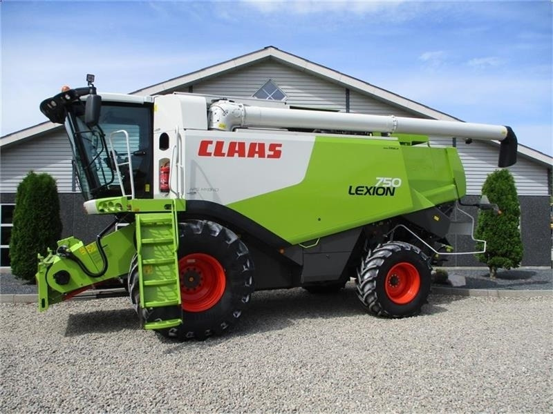 Claas LEXION 750 Gårdmaskine med V900 skærebord. - Moissonneuse-batteuse: photos 1 Claas LEXION 750 Gårdmaskine med V900 skærebord. - Moissonneuse-batteuse: photos 1