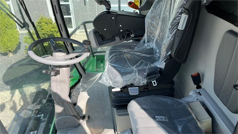 Deutz-fahr C7206 With 24feed - 7.2m header. New and unused Co - Moissonneuse-batteuse: photos 3 Deutz-fahr C7206 With 24feed - 7.2m header. New and unused Co - Moissonneuse-batteuse: photos 3