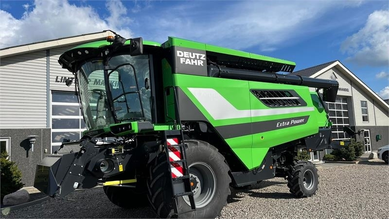 Deutz-fahr C7206 With 24feed - 7.2m header. New and unused Co - Moissonneuse-batteuse: photos 2 Deutz-fahr C7206 With 24feed - 7.2m header. New and unused Co - Moissonneuse-batteuse: photos 2