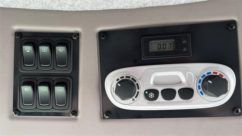 Deutz-fahr C7206 With 24feed - 7.2m header. New and unused Co - Moissonneuse-batteuse: photos 5 Deutz-fahr C7206 With 24feed - 7.2m header. New and unused Co - Moissonneuse-batteuse: photos 5