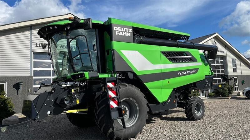Deutz-fahr C7206 With 24feed - 7.2m header. New and unused Co - Moissonneuse-batteuse: photos 1 Deutz-fahr C7206 With 24feed - 7.2m header. New and unused Co - Moissonneuse-batteuse: photos 1