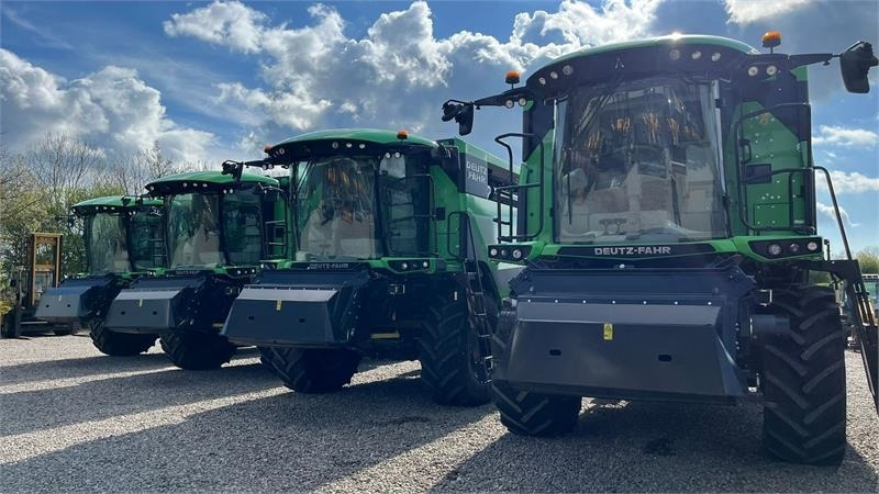 Deutz-fahr C7206 With 24feed - 7.2m header. New and unused Co - Moissonneuse-batteuse: photos 2 Deutz-fahr C7206 With 24feed - 7.2m header. New and unused Co - Moissonneuse-batteuse: photos 2