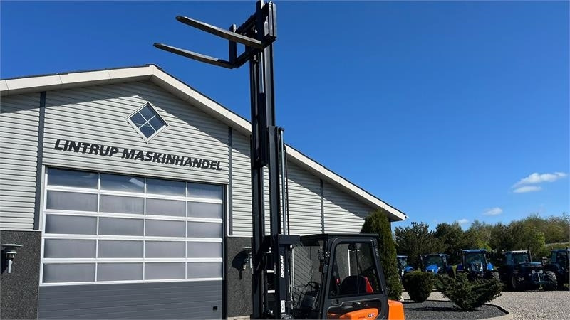 Doosan D30 G med kabine og KUN 57 TIMER FRA NY, MED TIME - Chariot élévateur diesel: photos 5 Doosan D30 G med kabine og KUN 57 TIMER FRA NY, MED TIME - Chariot élévateur diesel: photos 5