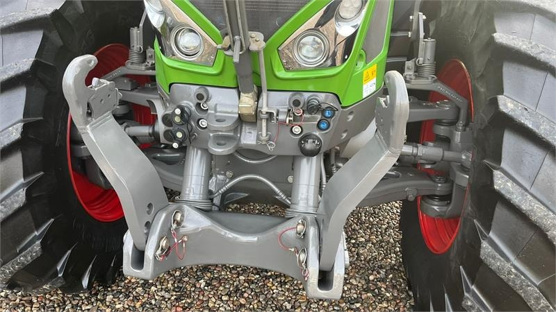 Fendt 933 Vario Profi Plus S4 med frontlift - Tracteur agricole: photos 4 Fendt 933 Vario Profi Plus S4 med frontlift - Tracteur agricole: photos 4