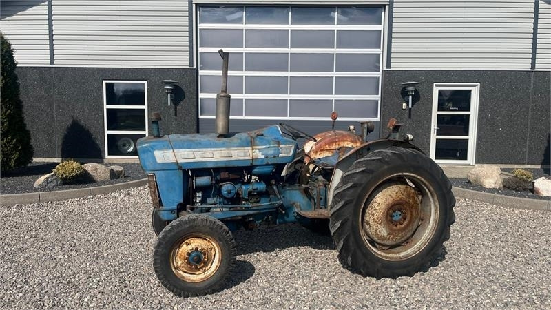 Ford 3000 - Tracteur agricole: photos 1 Ford 3000 - Tracteur agricole: photos 1