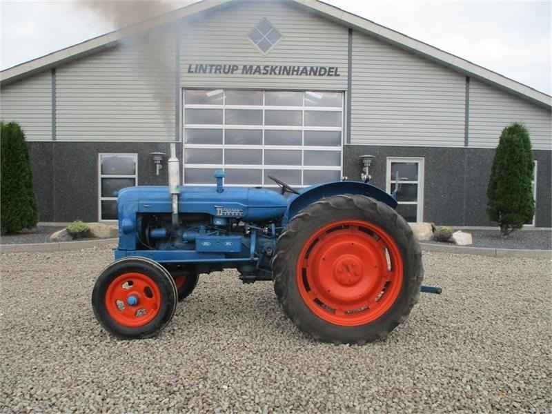 Fordson Major Diesel traktor - Tracteur agricole: photos 1 Fordson Major Diesel traktor - Tracteur agricole: photos 1