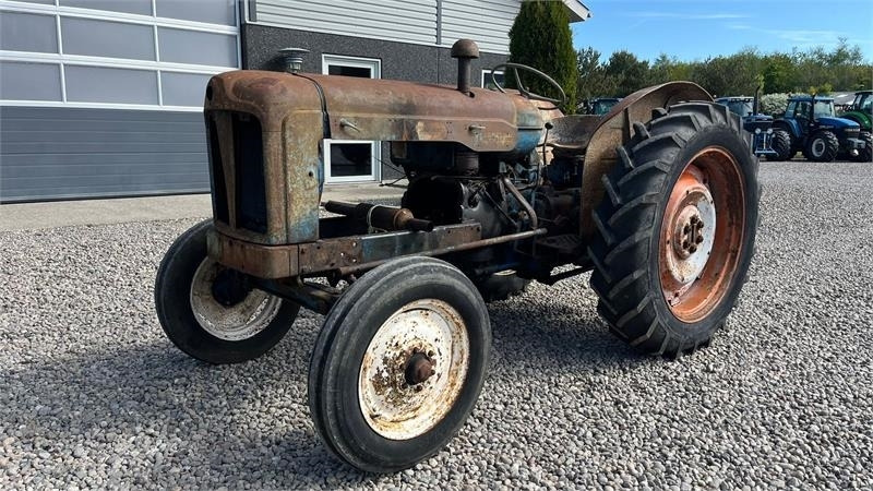 Fordson Major Motoren mangler, men mange god dele. - Tracteur agricole: photos 3 Fordson Major Motoren mangler, men mange god dele. - Tracteur agricole: photos 3