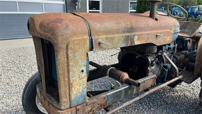 Fordson Major Motoren mangler, men mange god dele. - Tracteur agricole: photos 4 Fordson Major Motoren mangler, men mange god dele. - Tracteur agricole: photos 4