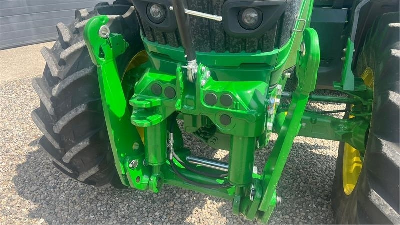 John Deere 6135R Krybegear, frontlift, TLS Affjedret foraksel - Tracteur agricole: photos 4 John Deere 6135R Krybegear, frontlift, TLS Affjedret foraksel - Tracteur agricole: photos 4