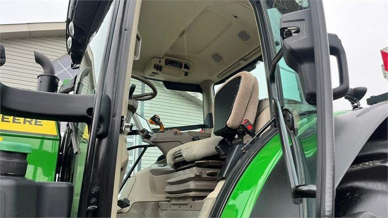 John Deere 6R 215 Command Pro med frontlift - Tracteur agricole: photos 4 John Deere 6R 215 Command Pro med frontlift - Tracteur agricole: photos 4