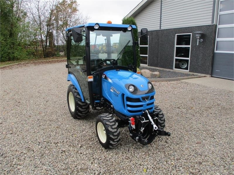 Crédit-bail LS J27 HST Med kabine, frontlift og frontPTO  LS J27 HST Med kabine, frontlift og frontPTO: photos 16
