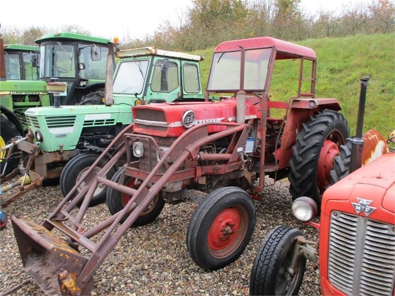 Massey Ferguson 165 Med Ålø læsser med greb. - Tracteur agricole: photos 1 Massey Ferguson 165 Med Ålø læsser med greb. - Tracteur agricole: photos 1
