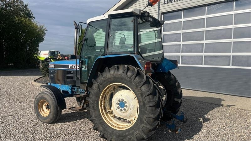 New Holland 5640 SL Dualpower  - Tracteur agricole: photos 3 New Holland 5640 SL Dualpower  - Tracteur agricole: photos 3