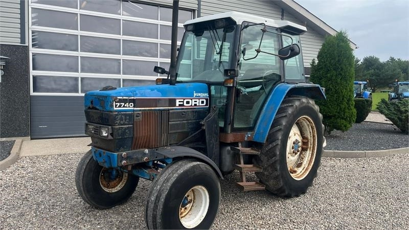 New Holland 7740 SLE Turbo Handy 2wd traktor - Tracteur agricole: photos 2 New Holland 7740 SLE Turbo Handy 2wd traktor - Tracteur agricole: photos 2