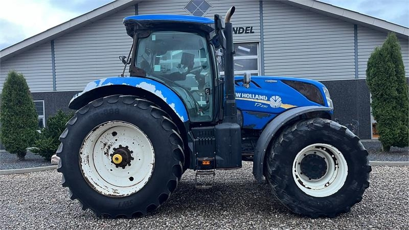 New Holland T7.230 Autocommand med frontlift og nye bagdæk er - Tracteur agricole: photos 2 New Holland T7.230 Autocommand med frontlift og nye bagdæk er - Tracteur agricole: photos 2