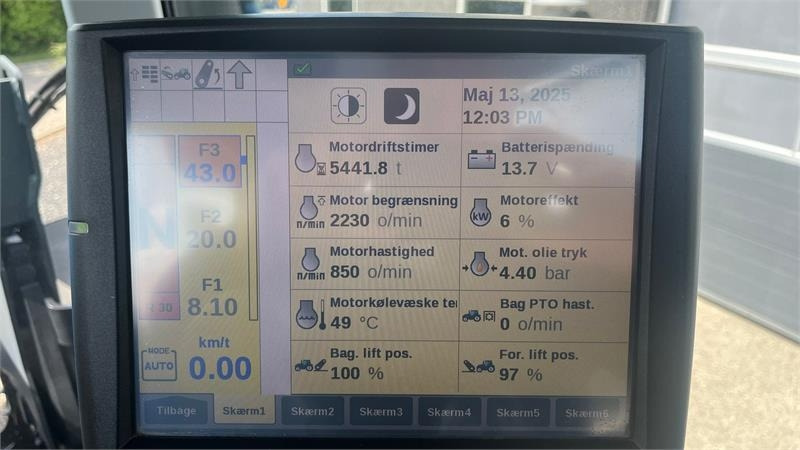 Tracteur agricole New Holland T7.270 AC med frontlift og frontlæsser: photos 12