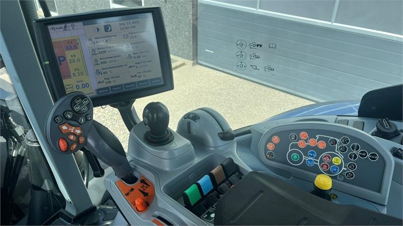 Tracteur agricole New Holland T7.270 AC med frontlift og frontlæsser: photos 7