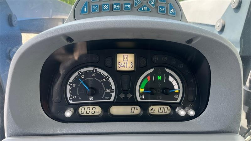 Tracteur agricole New Holland T7.270 AC med frontlift og frontlæsser: photos 11