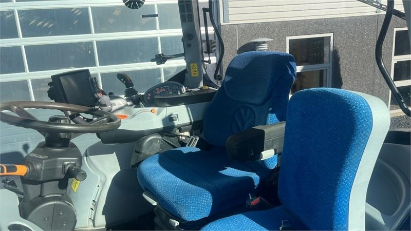 New Holland T7.270 AutoCommand med frontlift - Tracteur agricole: photos 4 New Holland T7.270 AutoCommand med frontlift - Tracteur agricole: photos 4