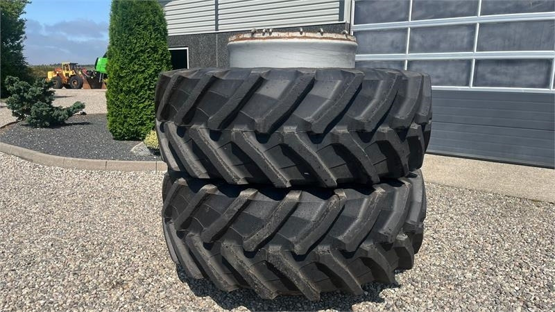 Trelleborg 650/85R38 TM 900 med ring og 12 låse - Pneu pour Machine agricole: photos 4 Trelleborg 650/85R38 TM 900 med ring og 12 låse - Pneu pour Machine agricole: photos 4