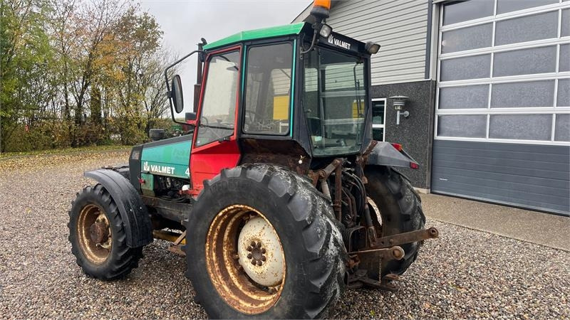 Valmet 455 Med en slags frontlift  - Tracteur agricole: photos 3 Valmet 455 Med en slags frontlift  - Tracteur agricole: photos 3