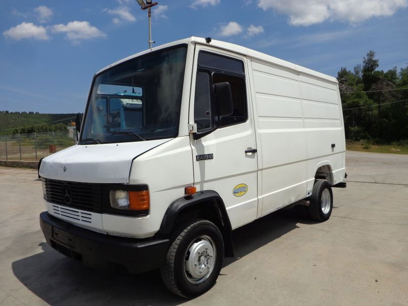 Mercedes-Benz Sprinter Mercedes Benz 609D - Fourgon utilitaire: photos 1 Mercedes-Benz Sprinter Mercedes Benz 609D - Fourgon utilitaire: photos 1