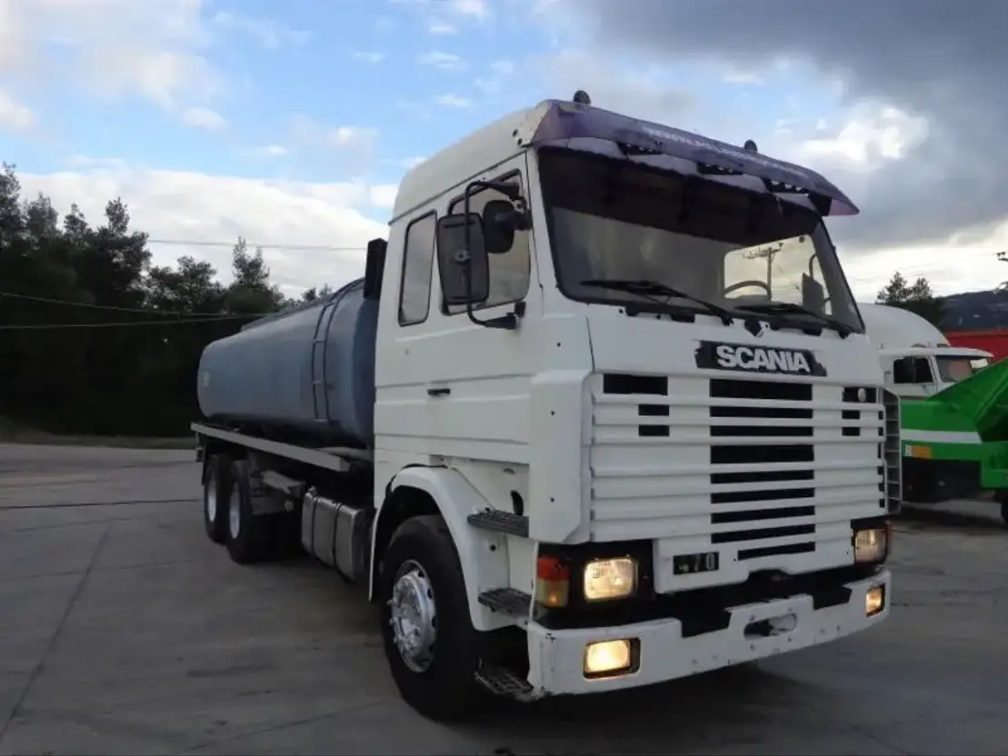 Scania R143-470 V8 Scania R143HL .470 6X2 Diesel/OIL Tank - Camion citerne: photos 1 Scania R143-470 V8 Scania R143HL .470 6X2 Diesel/OIL Tank - Camion citerne: photos 1