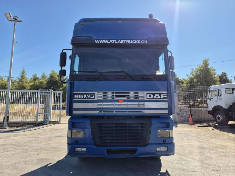 DAF XF 480 DAF XF.480 4X2 Super Space Intarder - Tracteur routier: photos 2 DAF XF 480 DAF XF.480 4X2 Super Space Intarder - Tracteur routier: photos 2