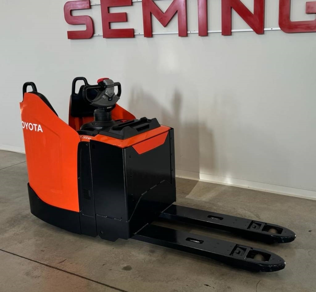 Toyota 10545 LPE200  - Transpalette: photos 1 Toyota 10545 LPE200  - Transpalette: photos 1