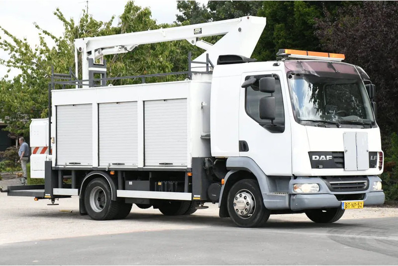DAF LF 45.160 ARBEITSBUHNE/SKYWORKER/HOOGWERKER!!EURO4!! CUSTERS!! - Camion: photos 4 DAF LF 45.160 ARBEITSBUHNE/SKYWORKER/HOOGWERKER!!EURO4!! CUSTERS!! - Camion: photos 4